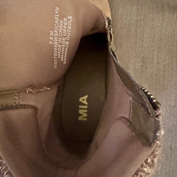 MIA‎ Micaelyn Taupe Lace Up Lug Sole Booties 7.5 NWOT Faux Suede Knit Cuff Heel - Picture 6 of 7
